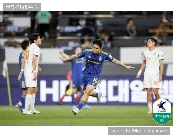 李康仁在热身赛中的替补角色暗示，他可能是洪明甫在下半场改变比赛节奏的关键棋子。